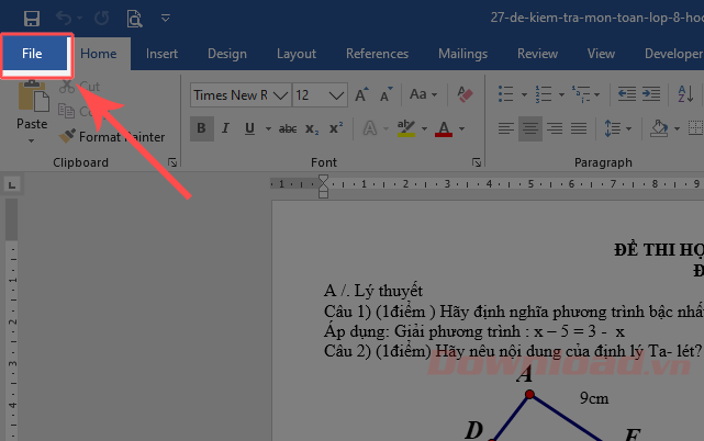 Nhấn vào File trên Microsoft Word