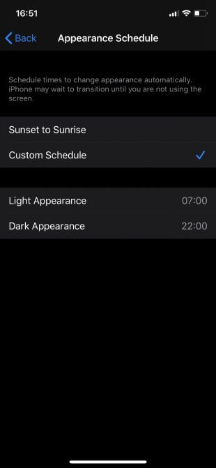 Cài đặt lịch trình chế độ tối sáng trên iPhone