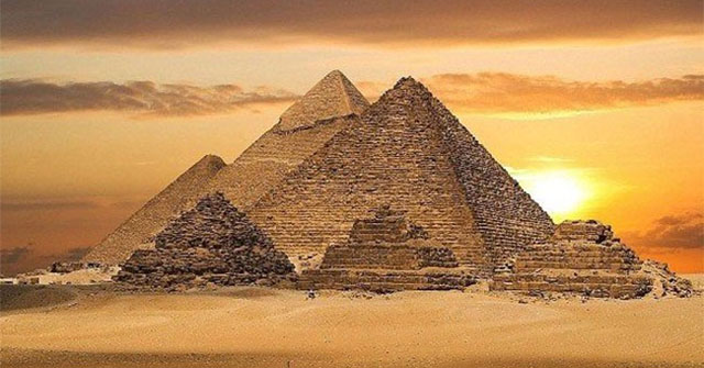 Tả kim tự tháp ở Ai Cập