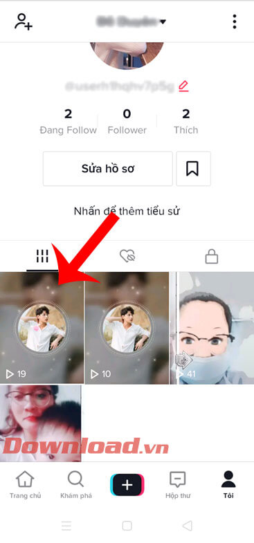 Ấn vào video TikTok