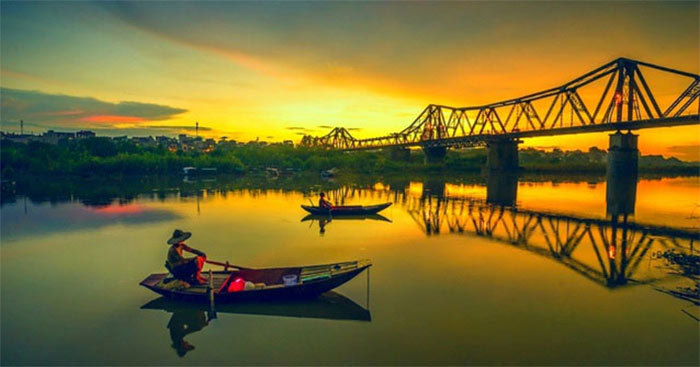 Hãy cùng thư giãn và khám phá vẻ đẹp của sông Hồng - một trong những dòng sông lớn nhất Việt Nam. Với khung cảnh đẹp tựa như tranh vẽ, sông Hồng sẽ đưa bạn vào một thế giới tuyệt đẹp, với không khí trong lành và yên bình.