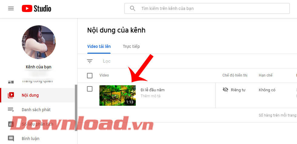 Nhấn vào video cần chèn nhạc