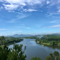 Văn mẫu lớp 12: Phân tích vẻ đẹp của dòng sông Hương khi ở thượng nguồn