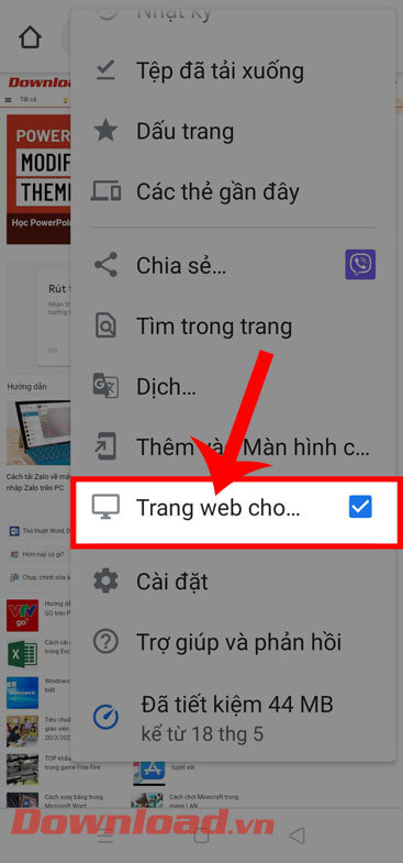 <p><strong>Bước 6: </strong>Vuốt màn hình xuống dưới và nhấn vào mục<strong> Trang web cho di động.</strong></p>