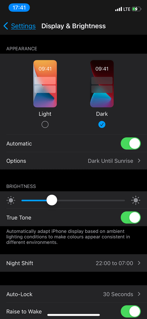 Chuyển iPhone sang Dark Mode