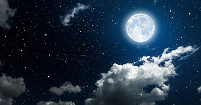 Đêm trăng trung thu, hãy cùng tôi cảm nhận những cung bậc cảm xúc tuyệt vời nhất. Với sự kết hợp của ánh trăng và những màn lồng đèn, chúng ta có thể thấy được sự đẹp và tuyệt vời của cuộc sống. Hãy cùng đắm mình trong những cảm nhận vô cùng ấn tượng của đêm trăng trung thu.