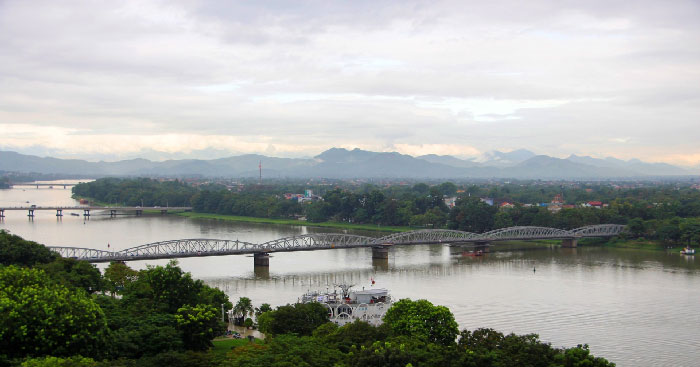 Văn mẫu lớp 8: Tóm tắt bài Ca Huế trên sông Hương (10 mẫu) Những bài văn mẫu lớp 8