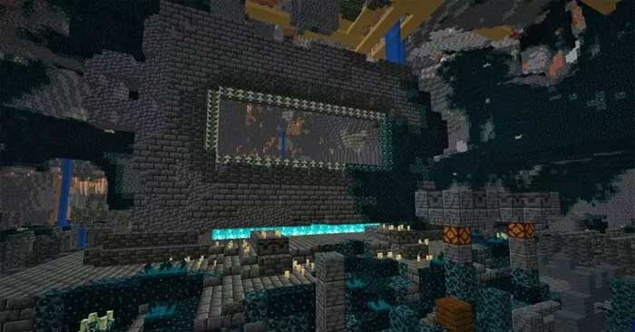Cách tìm phòng đá đỏ ở thành phố cổ trong Minecraft