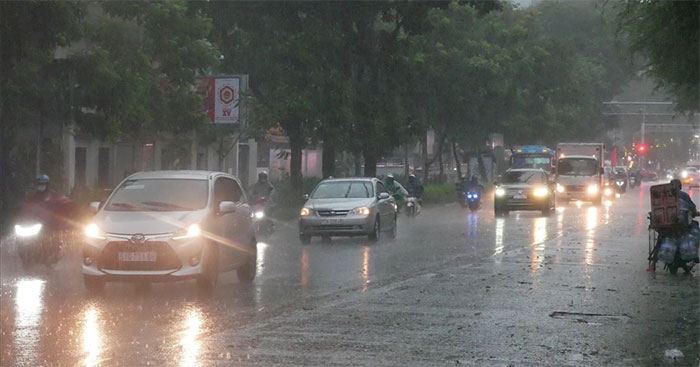 Đường phố khi trời mưa