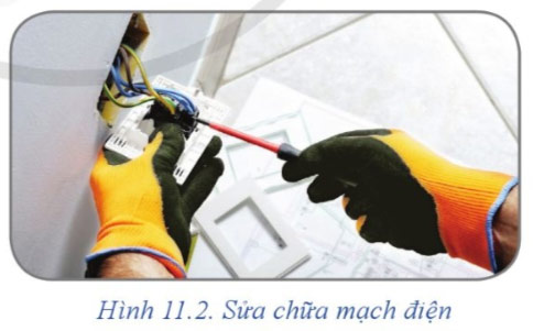 Công nghệ 8 Bài 11: Dụng cụ bảo vệ an toàn điện và cách sơ cứu người bị tai nạn điện Giải Công nghệ lớp 8 Cánh diều 61, 62, 63, 64