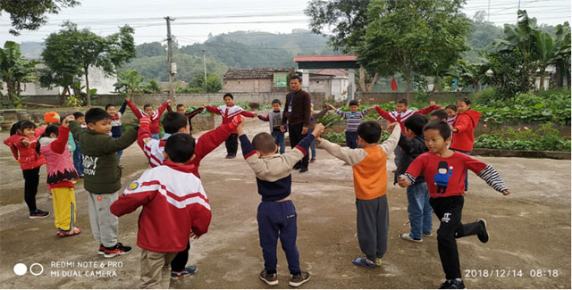 Mèo đuổi chuột