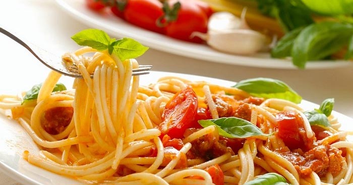 Viết đoạn văn Tiếng Anh kể về một món ăn nổi tiếng của Ý Write a paragraph about a famous dish from Italy